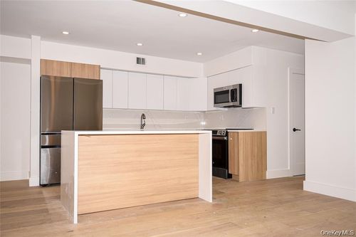 95-95 Woodlake Dr W, Woodbury, NY, 11797-2303 | Card Image