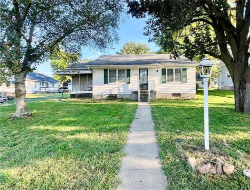 305 Limestone St, Wathena, KS, 66090-4026 | Card Image