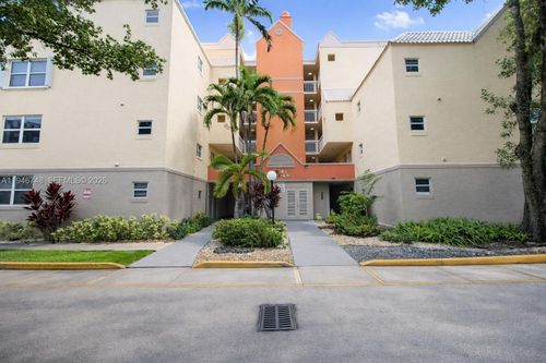 apt-207-8343 Lake Dr, Doral, FL, 33166-7729 | Card Image