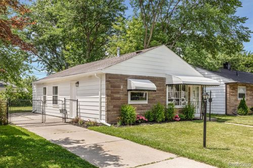 2147 Almont St, Ferndale, MI, 48220-1597 | Card Image
