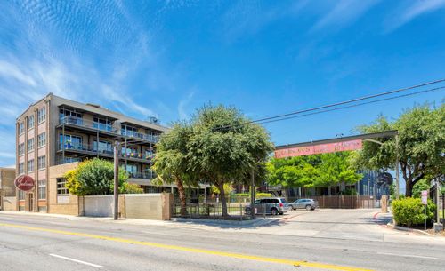 2201-831 S Flores St, San Antonio, TX, 78204-1442 | Card Image