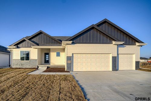 21126 Hartman Ave, Elkhorn, NE, 68022-5351 | Card Image
