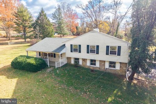 11 Ivy Ln, GLEN MILLS, PA, 19342-9415 | Card Image