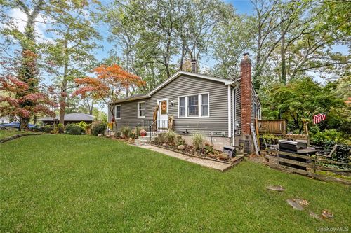 112 Lynbrook Dr, Sound Beach, NY, 11789-1724 | Card Image