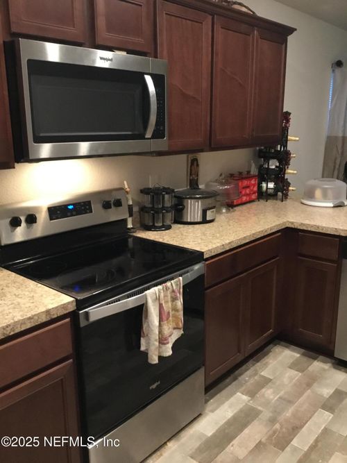 8010 Belsay Cir, Jacksonville, FL, 32219-3090 | Card Image