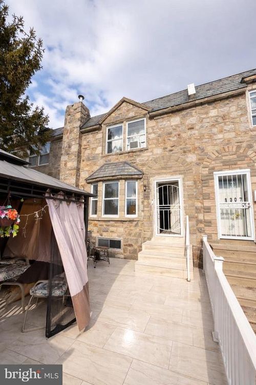 1305 Robbins St, PHILADELPHIA, PA, 19111-5821 | Card Image