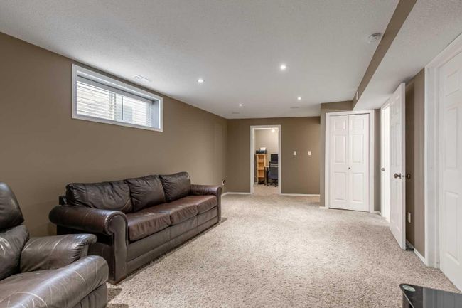215 Heritage Court W, Home with 4 bedrooms, 2 bathrooms and 2 parking in Lethbridge AB | Image 24