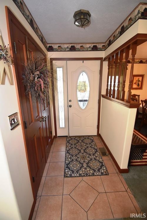 2174 Washington Ave, Frankfort, IN, 46041-8207 | Card Image