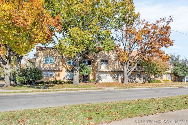 Located on tree line street. | Image 23