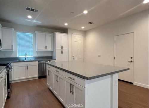 130 Grove Ct, Perris, CA, 92571-2640 | Card Image