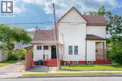 402 Aylmer Ave, Windsor, ON, N9A1T6 | Card Image
