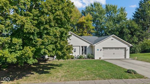 609 La Reforma Dr, Greenwood, IN, 46143-1728 | Card Image