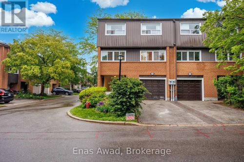 74 Black Hawk Way, North York, ON, M2R3L8 | Card Image
