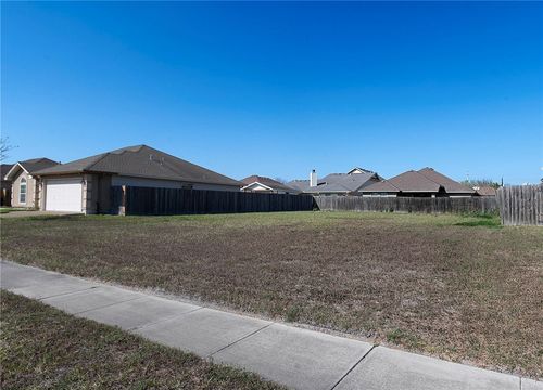 6226 Queen Bess Dr, Corpus Christi, TX, 78414-4214 | Card Image