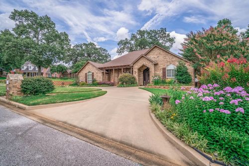 1604 Colonial Dr, Longview, TX, 75605-2667 | Card Image