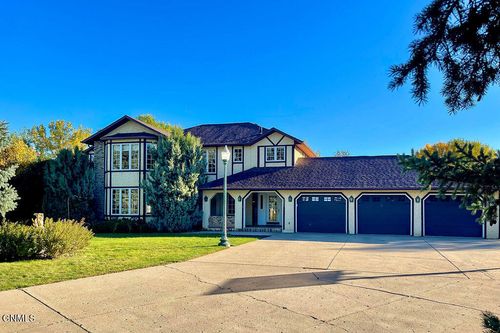 2200 24th Ave Sw, Minot, ND, 58701-6817 | Card Image