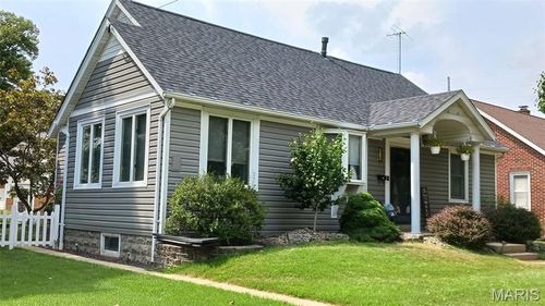 614 Olive St, Highland, IL, 62249-1433 | Card Image