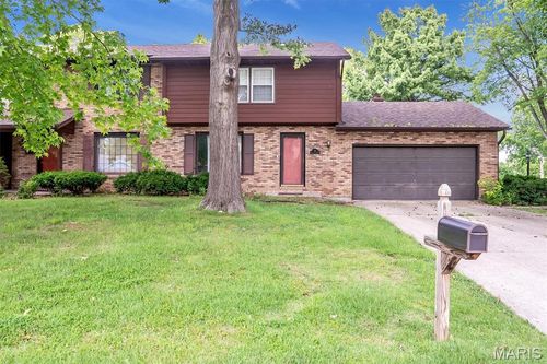 18 Ginger Lake Dr W, Glen Carbon, IL, 62034-3304 | Card Image