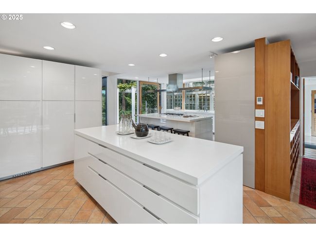 693 Terrace Dr, House other with 4 bedrooms, 4 bathrooms and 5 parking in Lake Oswego OR | Image 25