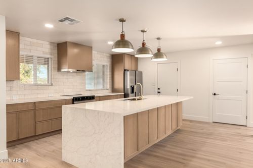 8357 E Monte Vista Rd, Scottsdale, AZ, 85257-2836 | Card Image