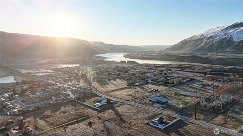 1611 Douglas St, Rock Island, WA, 98850-9572 | Card Image