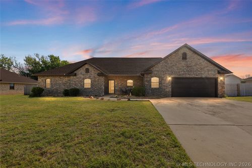 1614 Southern Hills Dr, Ardmore, OK, 73401-9065 | Card Image