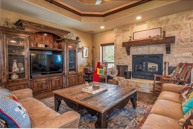 1555 E Blackjack Rd, House other with 5 bedrooms, 4 bathrooms and null parking in Pilot Point TX | Image 8