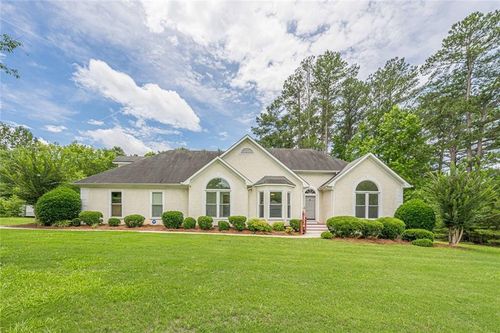 155 Noble Forest Dr, Fayetteville, GA, 30215-7517 | Card Image