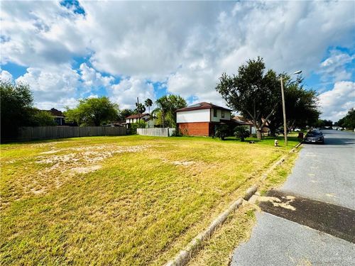 914 E 13th St, Weslaco, TX, 78596-7214 | Card Image