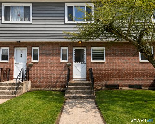 4-2 Camelot Dr, Bloomfield, CT, 06002-2747 | Card Image
