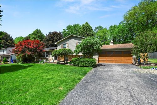 8441 Carriage Hill Dr Ne, Warren, OH, 44484-1620 | Card Image