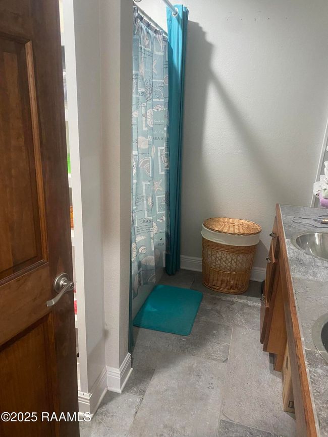 404a primary bathroom | Image 11