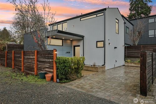 b-8605 5th Ave Ne, Seattle, WA, 98115-2919 | Card Image