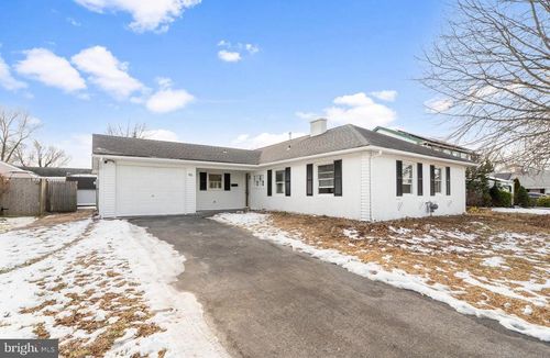 46 Parish Ln, Willingboro, NJ, 08046-2708 | Card Image