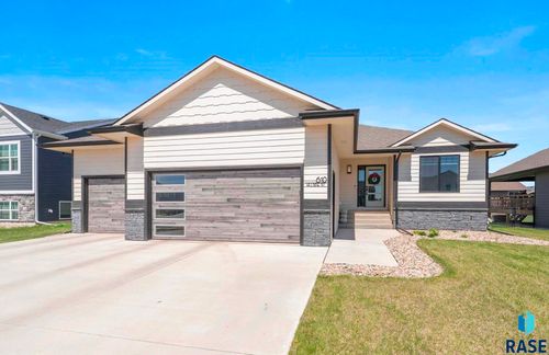 610 Hillside St, Harrisburg, SD, 57032-2732 | Card Image