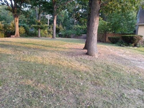 20800 Parklawn St, Oak Park, MI, 48237-2754 | Card Image