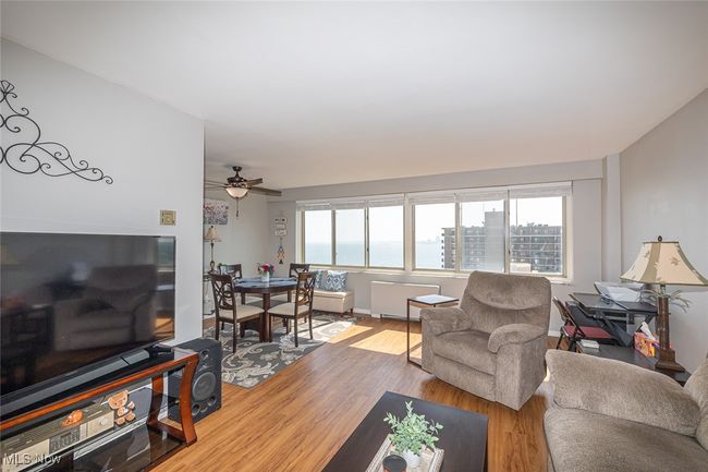 APT-1609 - 12520 Edgewater Dr, Condo with 1 bedrooms, 1 bathrooms and null parking in Lakewood OH | Image 8