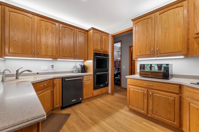 10605 Red Hawk Ln, House other with 5 bedrooms, 4 bathrooms and 3 parking in Spring Grove IL | Image 13