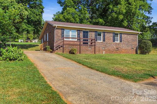 202 Cooke Cir, Kings Mountain, NC, 28086-2958 | Card Image