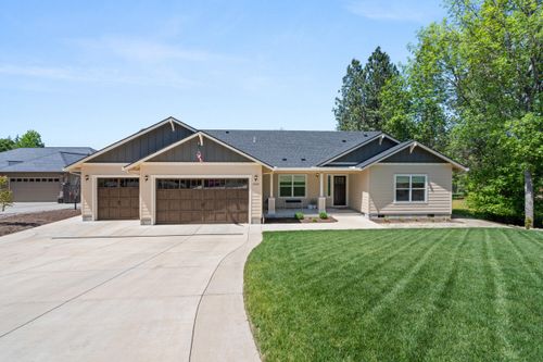 1060 Anglers Pl, Shady Cove, OR, 97539-7704 | Card Image
