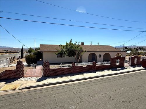 1011 Manzanita, Barstow, CA, 92311 | Card Image
