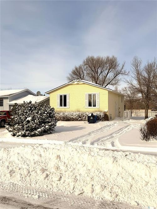 1005 Isabelle St, Estevan, SK, S4A2H5 | Card Image