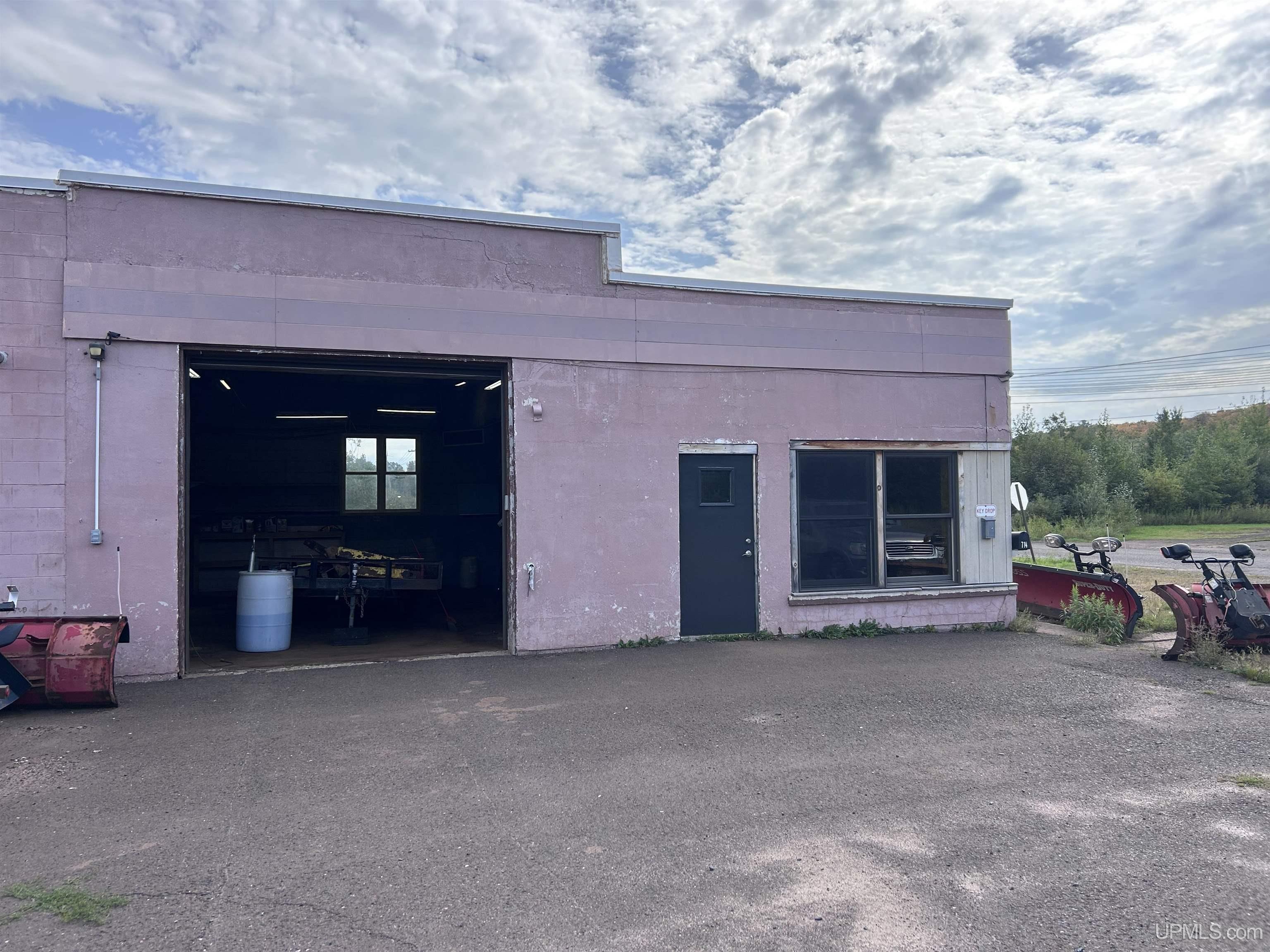 714 Sunday Lake St, Wakefield, MI 49968
