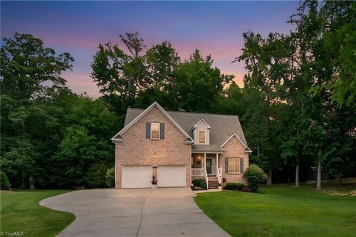 220 Drake Ln, Lexington, NC, 27295-9833 | Card Image