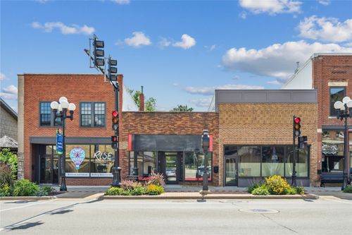 211 E Main St, Anamosa, IA, 52205-5701 | Card Image