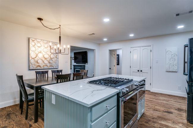 854 E Wall St, House other with 3 bedrooms, 2 bathrooms and null parking in Grapevine TX | Image 16