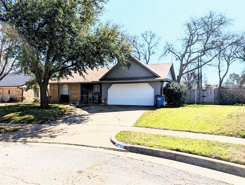 422 Thoreau Ln, Euless, TX, 76039-3868 | Card Image