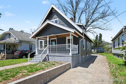 719 Leonard St Ne, Grand Rapids, MI, 49503-1136 | Card Image