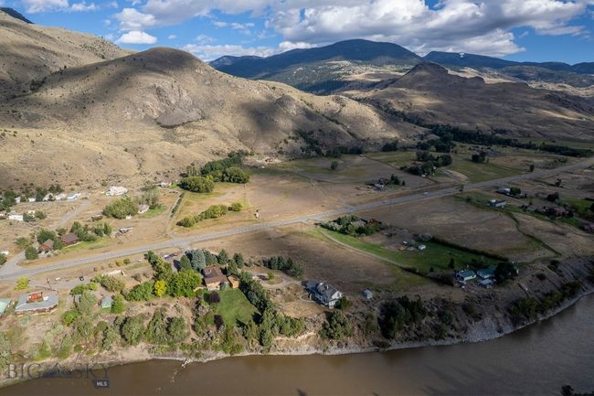 1077 Us Highway 89 S, House other with 3 bedrooms, 3 bathrooms and null parking in Gardiner MT | Image 59