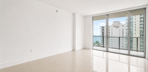 1005-1300 Brickell Bay Dr, Miami, FL, 33131-3380 | Card Image